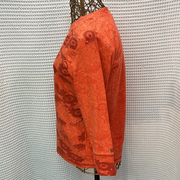 Columbia V-Neck Soft Knit Top. Size Medium. NWOT. Orange print. - Picture 3 of 8